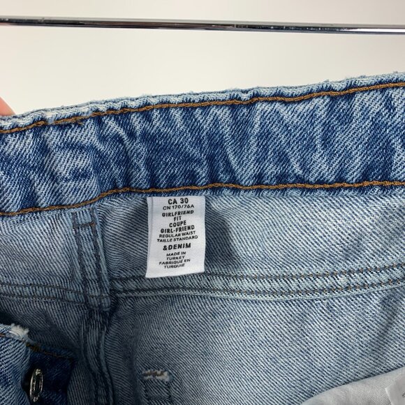 Cropped Slim Distressed Jeans with Pearl Detailing - Picture 3 of 6